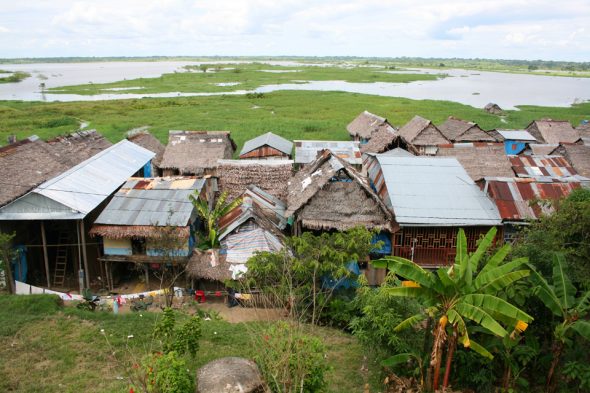 Häuser auf Stelzen in Iquitos