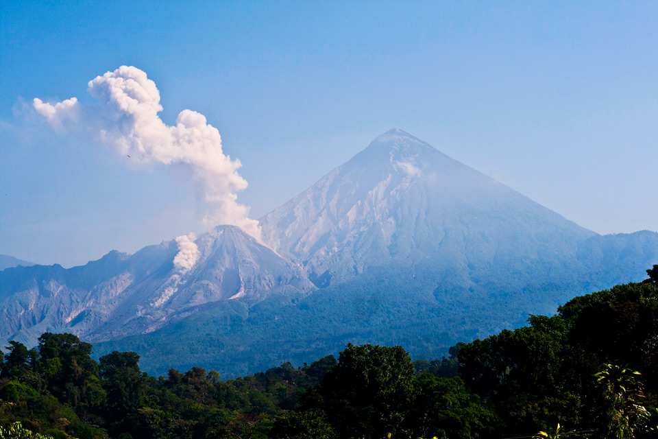 Die aktiven Vulkane Santa María und Santiaguito in Guatemala